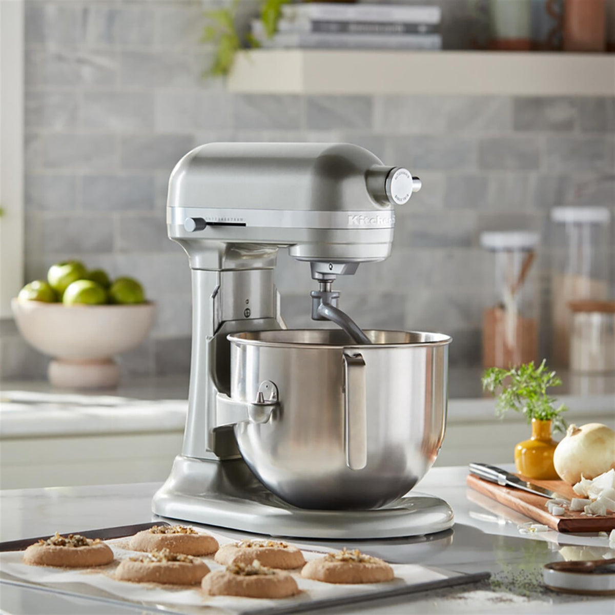 KitchenAid 5KSM70JPXBCU Contour Silver - kitchen lifestyle